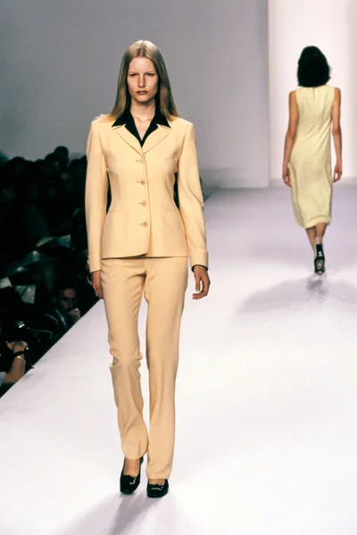 Look 10